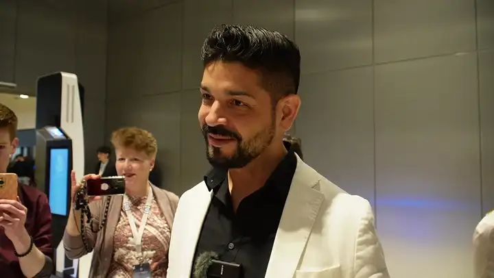João im Gespräch nach einem Event